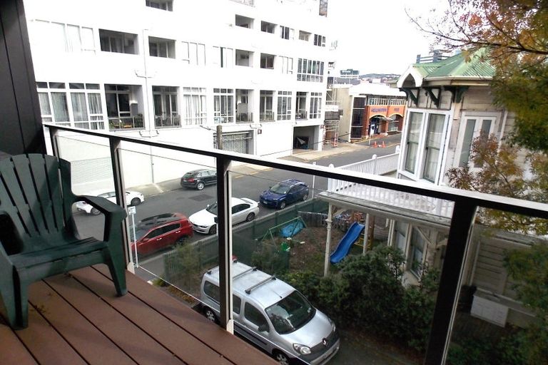 Photo of property in Endeavour Apartments, 23/125 Thorndon Quay, Pipitea, Wellington, 6011