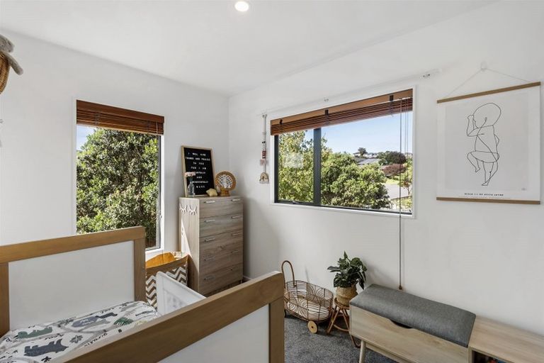 Photo of property in 5/42 Fields Parade, Oteha, Auckland, 0632