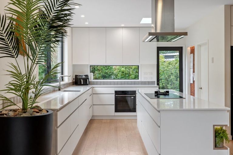 Photo of property in 66 Straven Road, Fendalton, Christchurch, 8014