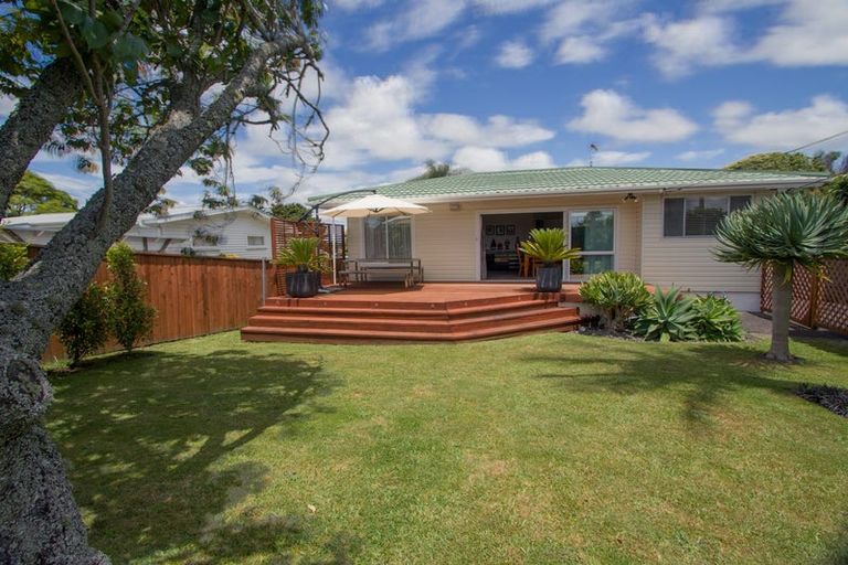 Photo of property in 1/296 Wairau Road, Glenfield, Auckland, 0629
