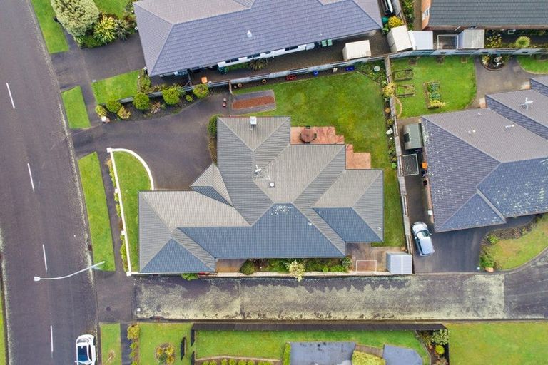 Photo of property in 24 Johnstone Drive, Fitzherbert, Palmerston North, 4410