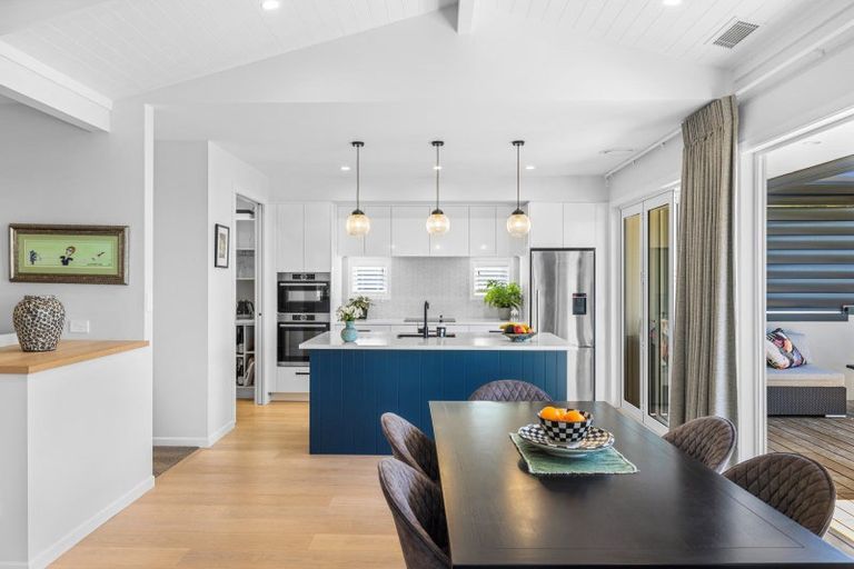 Photo of property in 341 Devonport Road, Tauranga, 3110