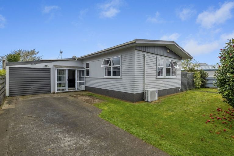 Photo of property in 5 Ngaio Place, Hawera, 4610