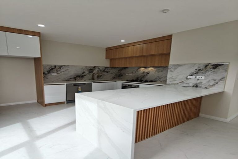 Photo of property in 52d Hutchinsons Road, Bucklands Beach, Auckland, 2014