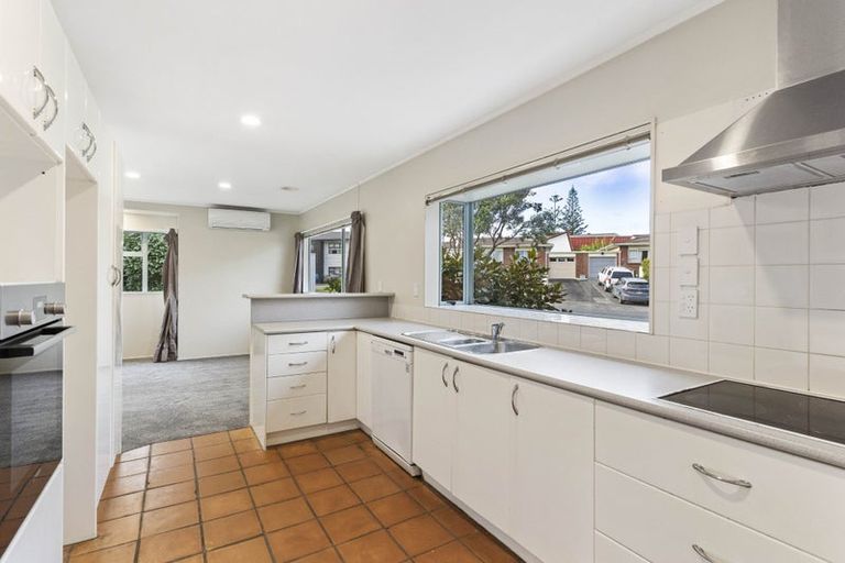 Photo of property in 1 Halldene Terrace, Red Beach, 0932