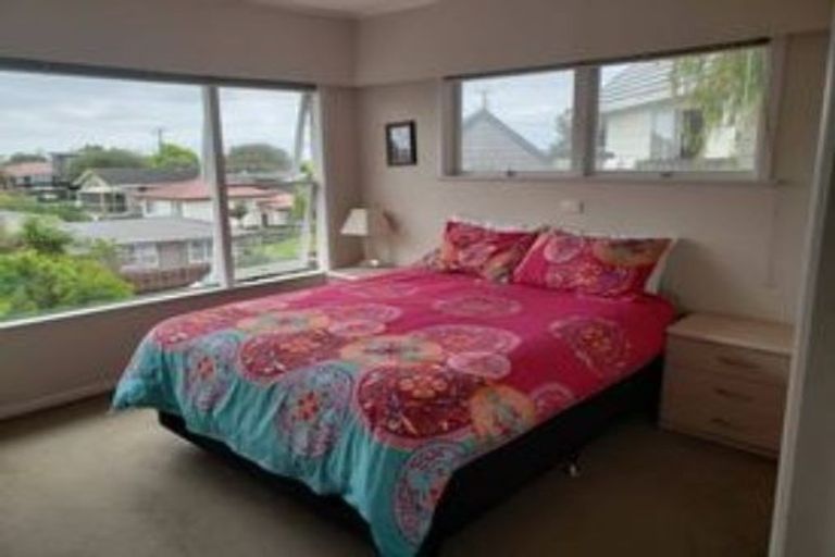 Photo of property in 88 Chivalry Road, Glenfield, Auckland, 0629