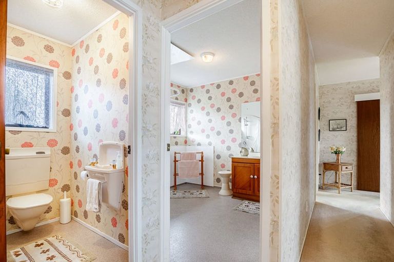 Photo of property in 8 Chablis Place, Henderson, Auckland, 0612