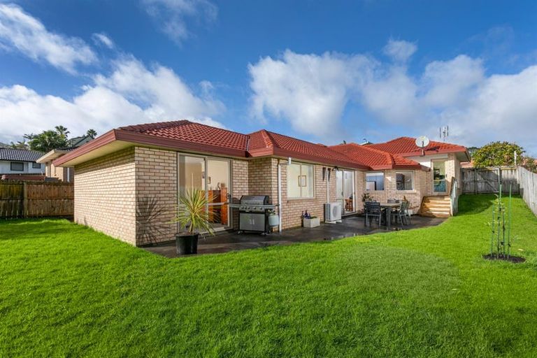 Photo of property in 27 View Ridge Drive, Ranui, Auckland, 0612