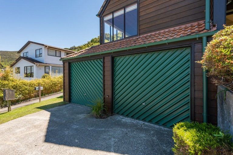 Photo of property in 25 Thatcher Crescent, Crofton Downs, Wellington, 6035