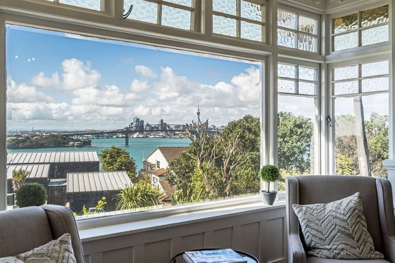 Photo of property in 16 Hinemoa Terrace, Birkenhead, Auckland, 0626