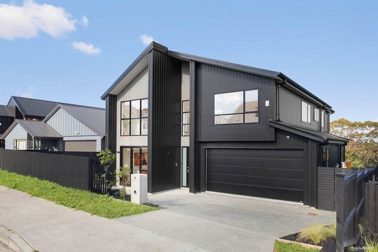 Photo of property in 36 Paparahi Place, Wainui, 0992