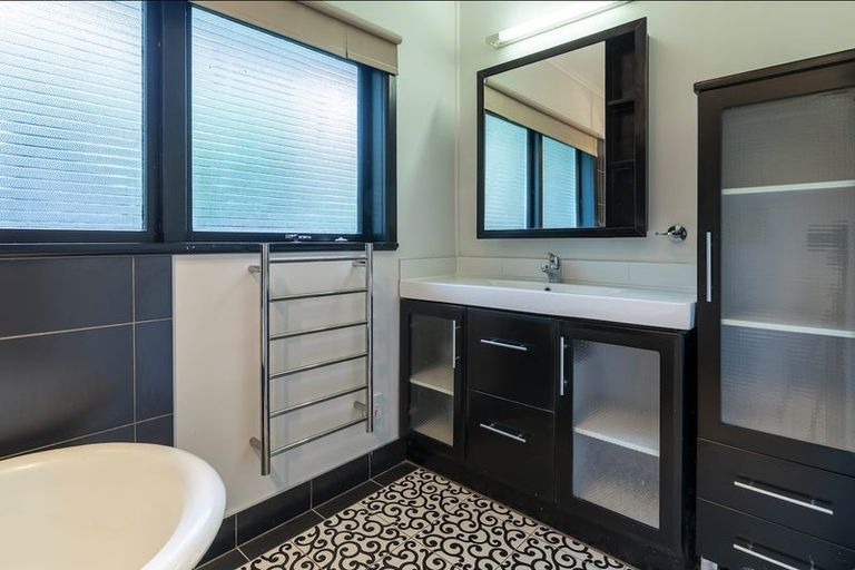 Photo of property in 265 Titirangi Road, Titirangi, Auckland, 0604