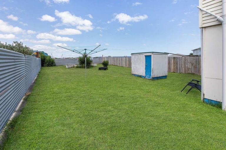 Photo of property in 26-28 Matipo Street, Castlecliff, Whanganui, 4501