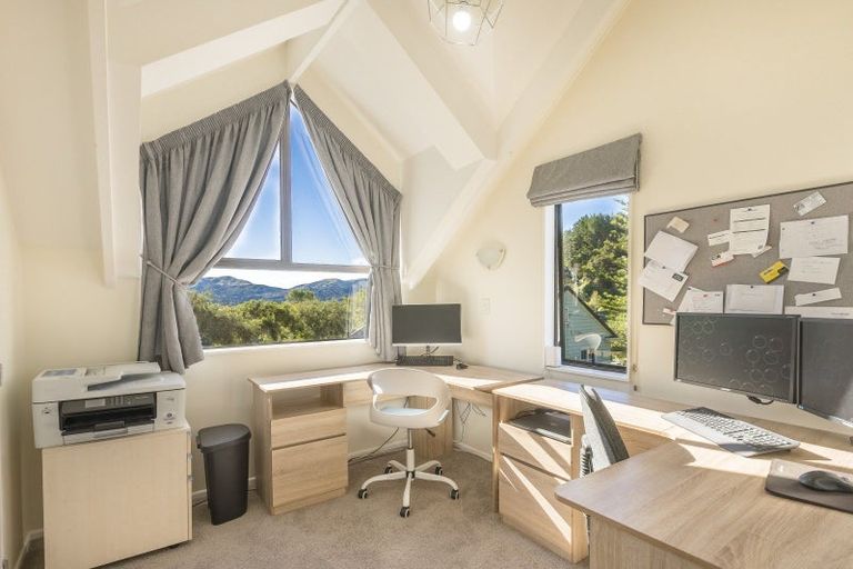 Photo of property in 93 Norton Park Grove, Waterloo, Lower Hutt, 5011