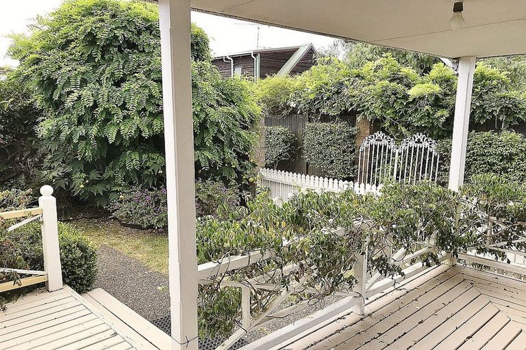 Photo of property in 1/6 Ocean View Road, Milford, Auckland, 0620