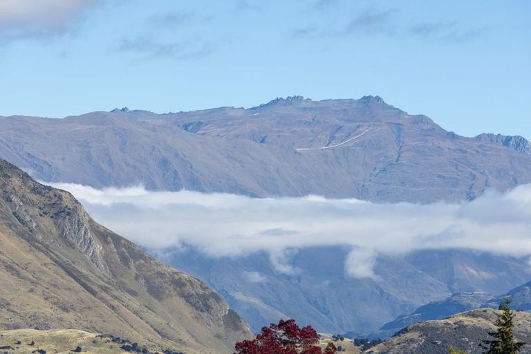 Photo of property in 60 Kirimoko Crescent, Wanaka, 9305