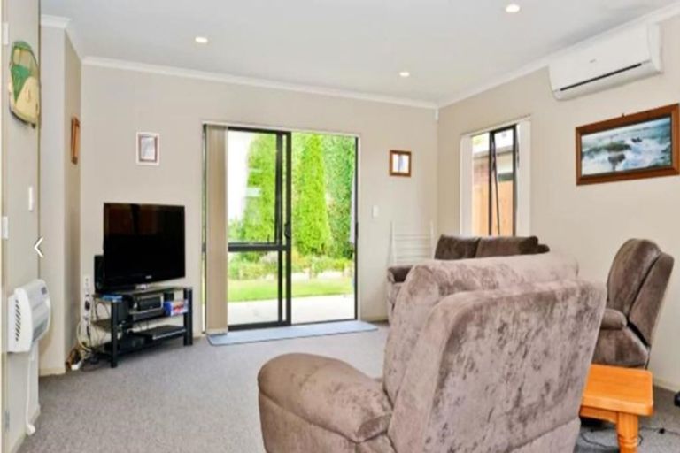 Photo of property in 13 Shrule Place, Huntington, Hamilton, 3210