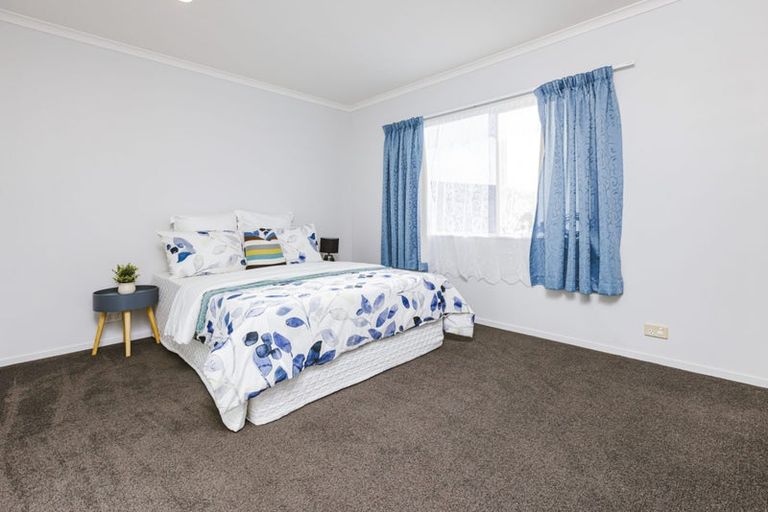 Photo of property in 35 Croftview Road, Wattle Downs, Auckland, 2103
