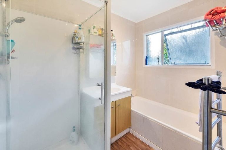 Photo of property in 8 Arde Place, Massey, Auckland, 0614