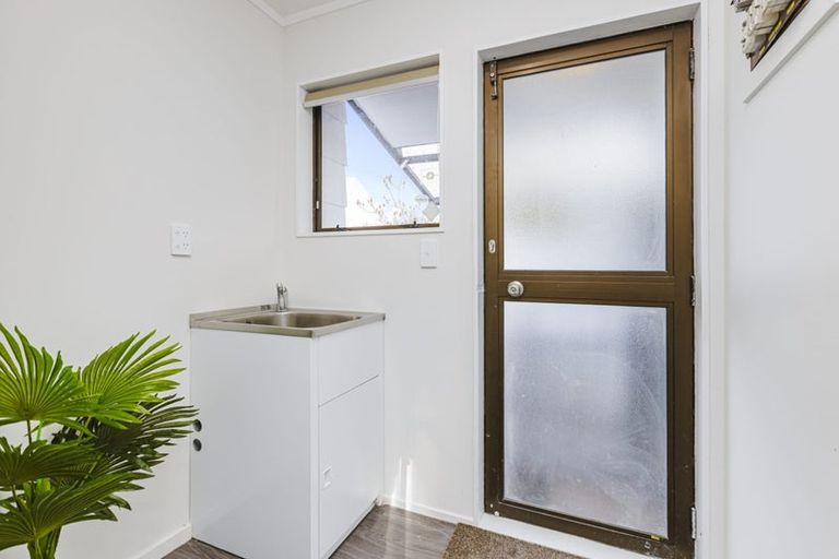 Photo of property in 2/31 Sutton Crescent, Papakura, 2110