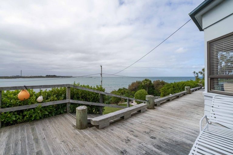 Photo of property in 90 Marine Parade, Bluff, 9814