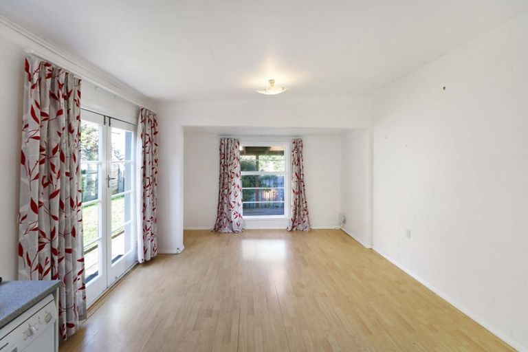 Photo of property in 12 Owhiti Street, Titahi Bay, Porirua, 5022