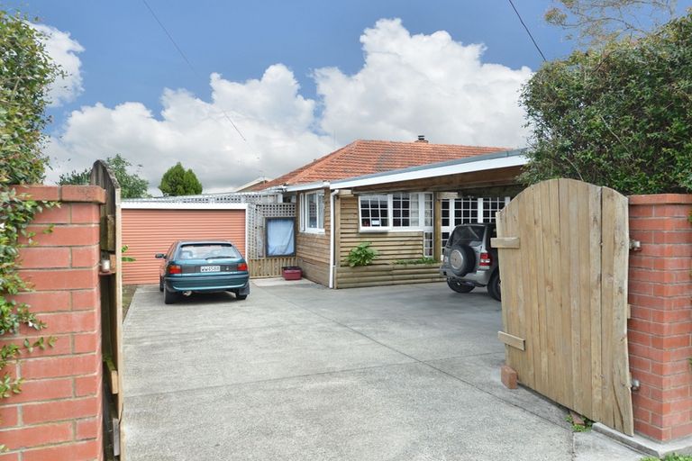 Photo of property in 1 Mclean Street, Woodville, 4920