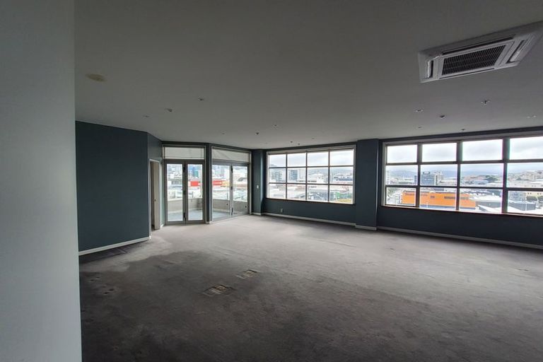 Photo of property in Grandstand Apartments, 38/80 Kent Terrace, Mount Victoria, Wellington, 6011