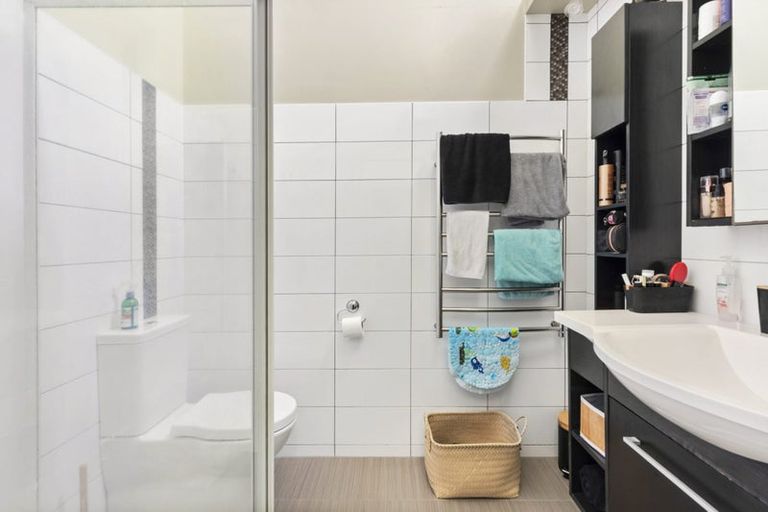 Photo of property in The Triangle, 4/33 Halswater Drive, Churton Park, Wellington, 6037