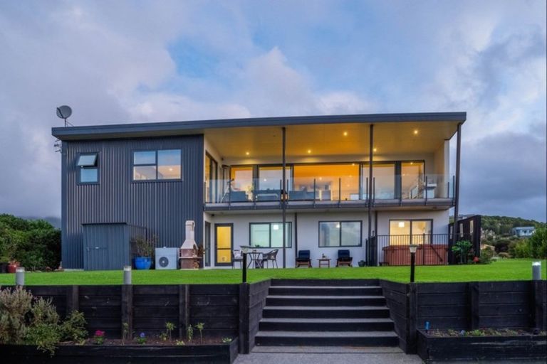 Photo of property in 7 Ocean Vista Lane, Paraparaumu, 5032