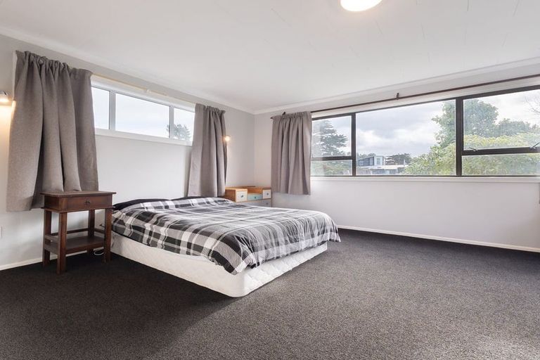 Photo of property in 36 Renown Road, Raumati South, Paraparaumu, 5032