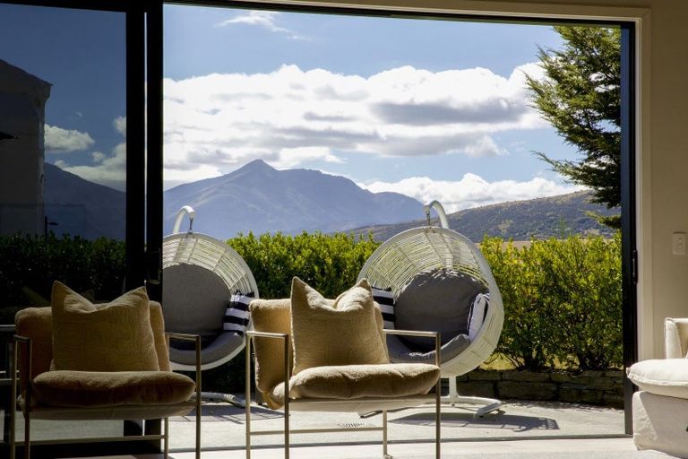 Photo of property in 8 Soudley Court, Jacks Point, Queenstown, 9371