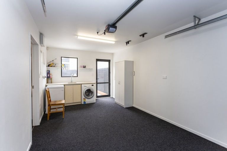 Photo of property in 8a Defoe Place, Waltham, Christchurch, 8023