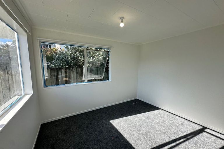 Photo of property in 4 Garton Drive, Massey, Auckland, 0614