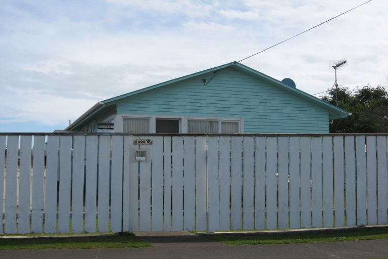 Photo of property in 37 Raupo Street, Castlecliff, Whanganui, 4501