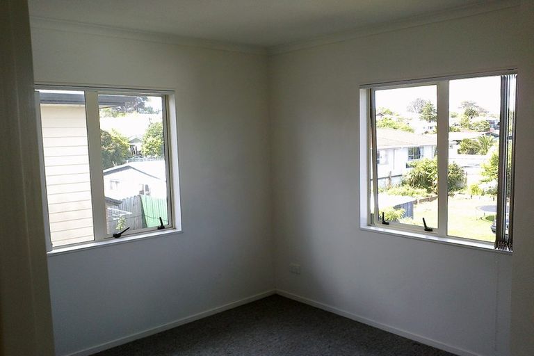 Photo of property in 36 Brashier Circle, Sunnyvale, Auckland, 0612
