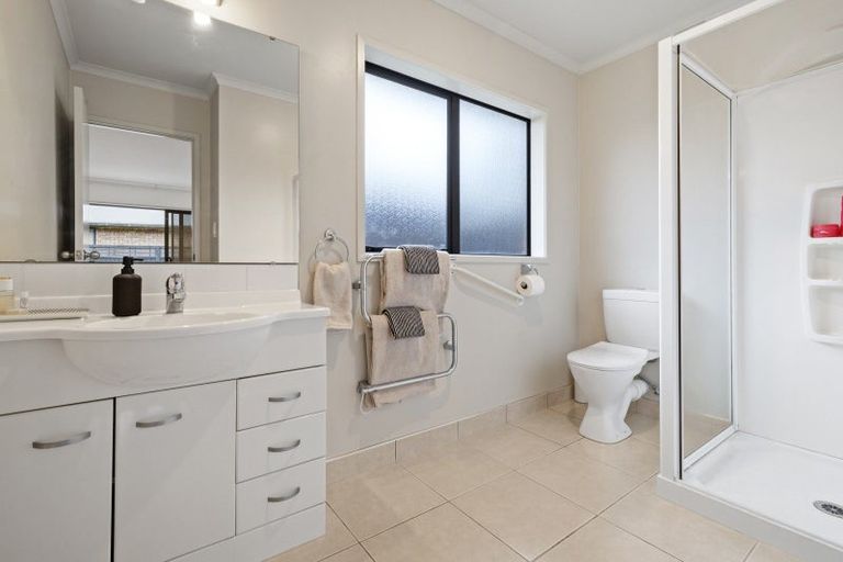 Photo of property in 15 Greig Place, Pukekohe, 2120