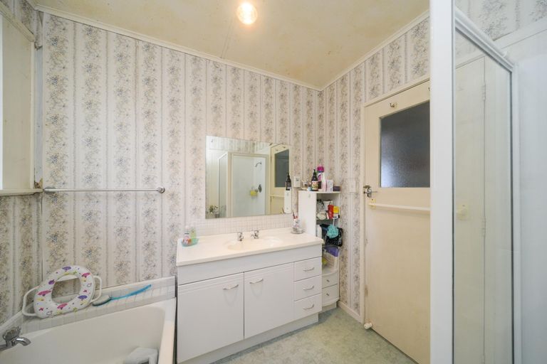 Photo of property in 37 Waterloo Crescent, Hokowhitu, Palmerston North, 4410