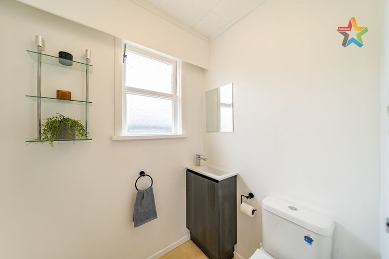 Photo of property in 21 Cherry Blossom Grove, Maungaraki, Lower Hutt, 5010