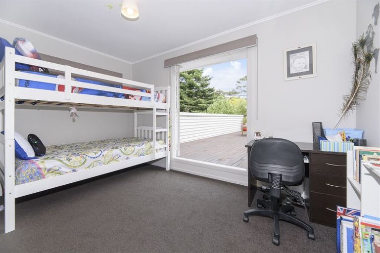 Photo of property in 44 Taupo Street, Green Bay, Auckland, 0604