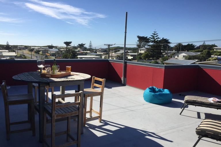 Photo of property in 32 Himatangi Street, Himatangi Beach, Foxton, 4891