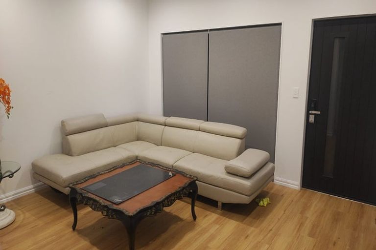 Photo of property in 2 Oakheart Way, Forrest Hill, Auckland, 0620