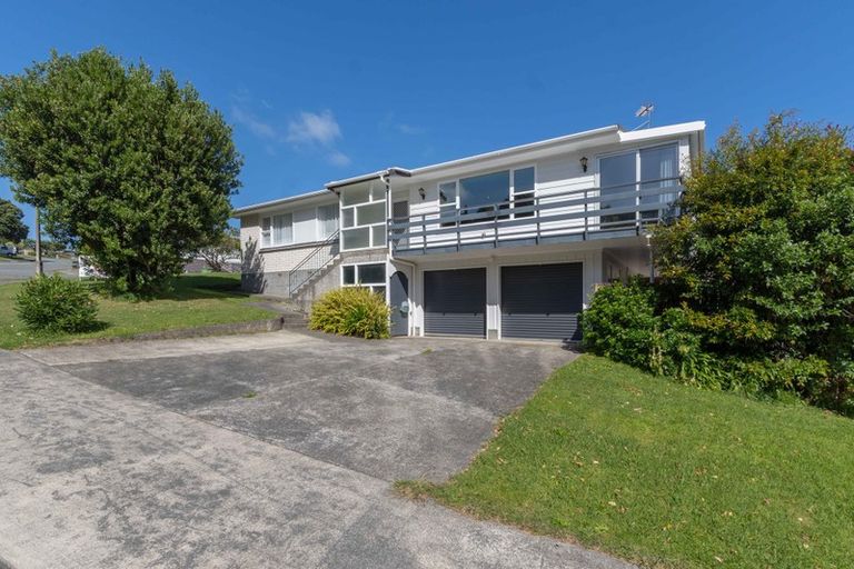 Photo of property in 2 Annan Grove, Papakowhai, Porirua, 5024