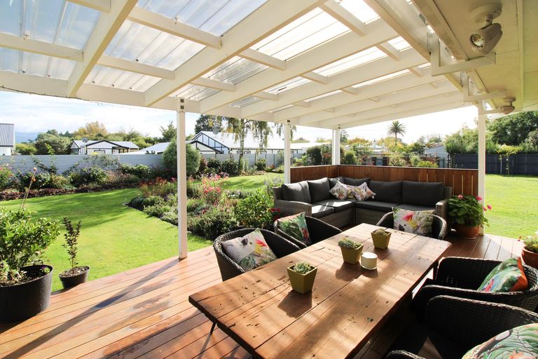 Photo of property in 5 Chisholm Place, Carterton, 5713