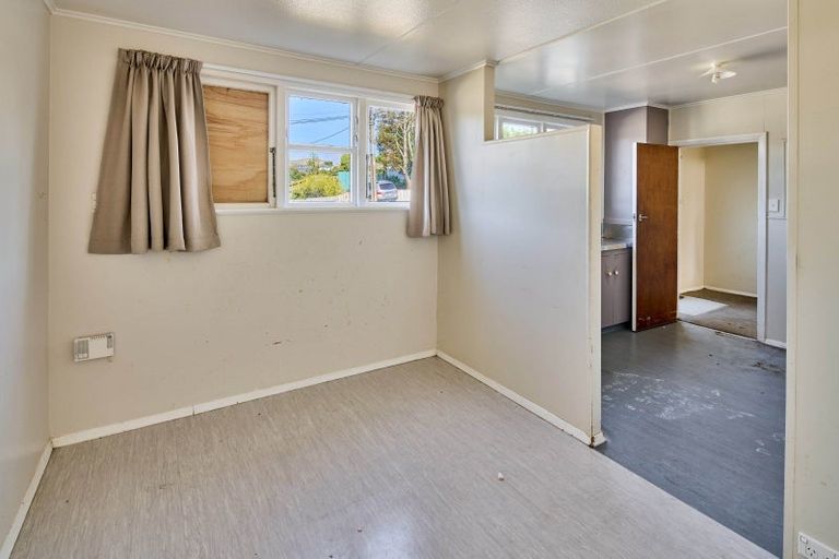 Photo of property in 3-5 York Place, Cannons Creek, Porirua, 5024