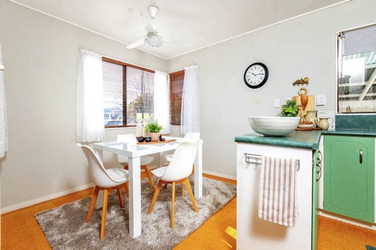 Photo of property in 15 Baillie Crescent, Carterton, 5713