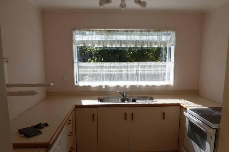 Photo of property in 14 Gosford Drive, Botany Downs, Auckland, 2010