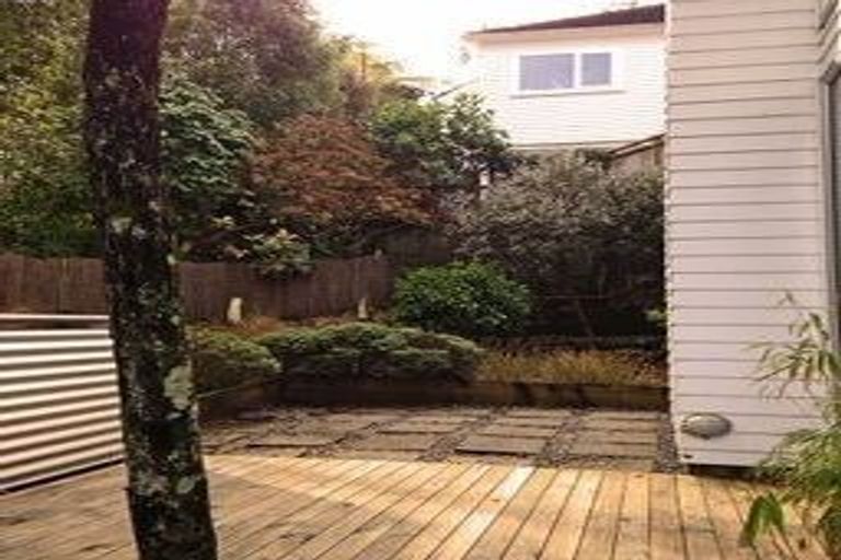 Photo of property in 6 Glentui Grove, Khandallah, Wellington, 6035