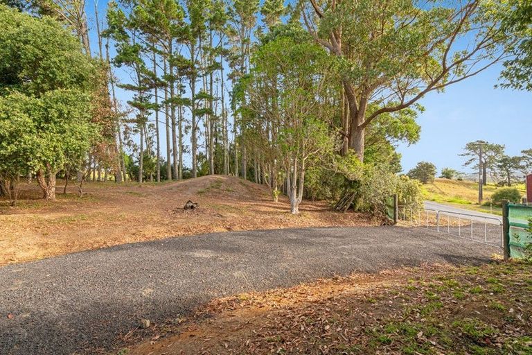 Photo of property in 1688 South Head Road, South Head, Helensville, 0874