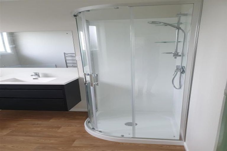 Photo of property in 127 Hutchinsons Road, Bucklands Beach, Auckland, 2014